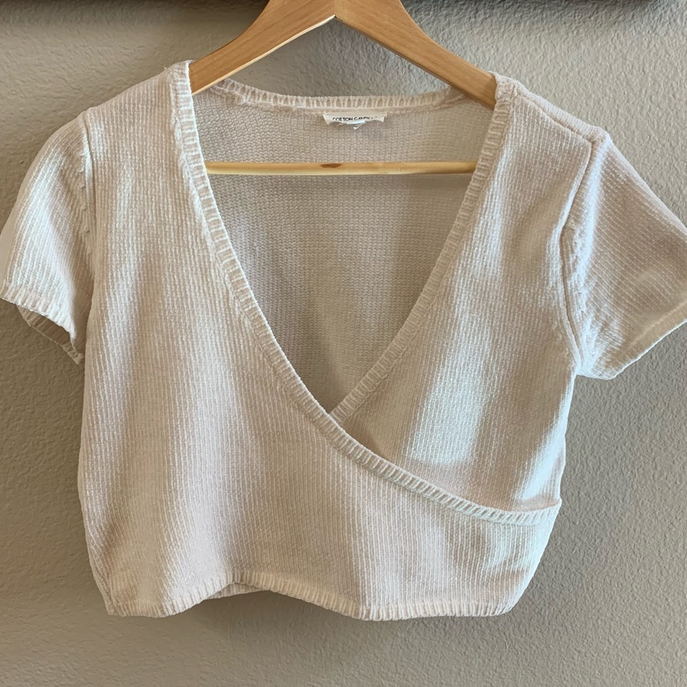 Crossover Shortsleeve Crop Top 🤍